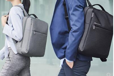 企業送員工定制電腦包，是手提包好還是背包好?